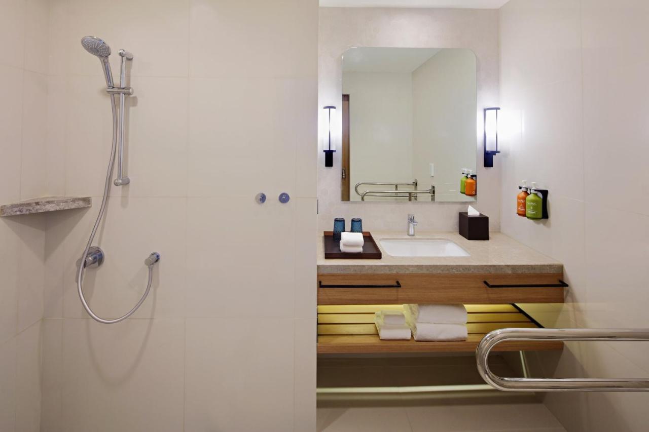 Holiday Inn Cebu City By Ihg Екстериор снимка