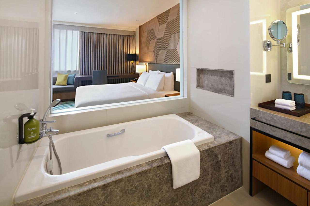 Holiday Inn Cebu City By Ihg Екстериор снимка