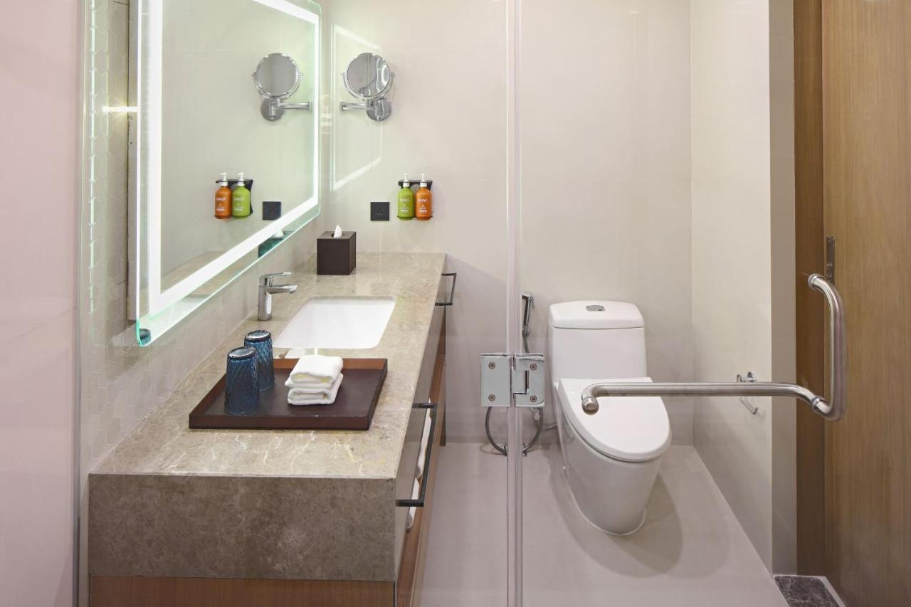 Holiday Inn Cebu City By Ihg Екстериор снимка